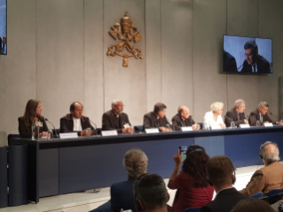 Briefing del giorno 23 ottobre nella Sala Stampa Vaticana sui lavori dell’Assemblea Speciale del Sinodo dei Vescovi per la regione Pan-Amazzonica Briefing del giorno 23 ottobre nella Sala Stampa Vaticana sui lavori dell’Assemblea Speciale del Sinodo dei Vescovi per la regione Pan-Amazzonica